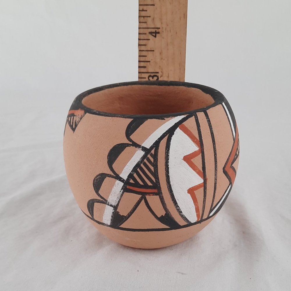 SOLD Vintage Hand Painted Jemez Pottery Bowl Signed Toya Jemez -3" high - Picture 5 of 5